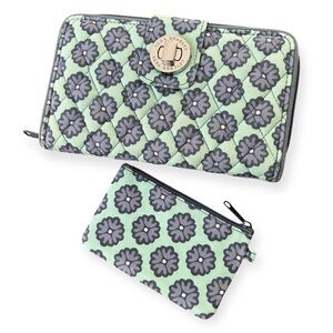 Vera Bradley Nomadic Blossoms Turnlock Zip Around Clutch Wallet and Coin Purse